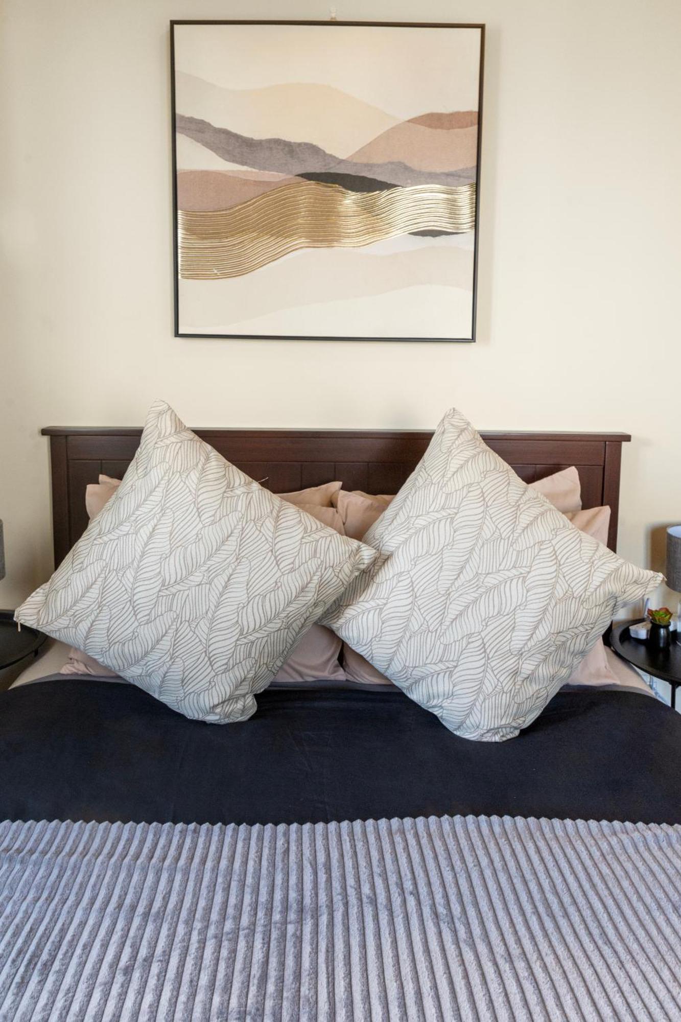 Skyline 1br In It Park - Group Friendly *